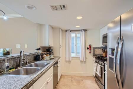 Awesome 3Br 2Bth 1 Block To Beach C2 Ньюпорт-Бич Экстерьер фото